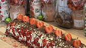 Nadýchaná piškotová roláda (Plněna ovocem🍓🥭)