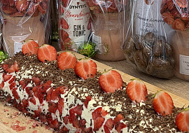 Nadýchaná piškotová roláda (Plněna ovocem🍓🥭)