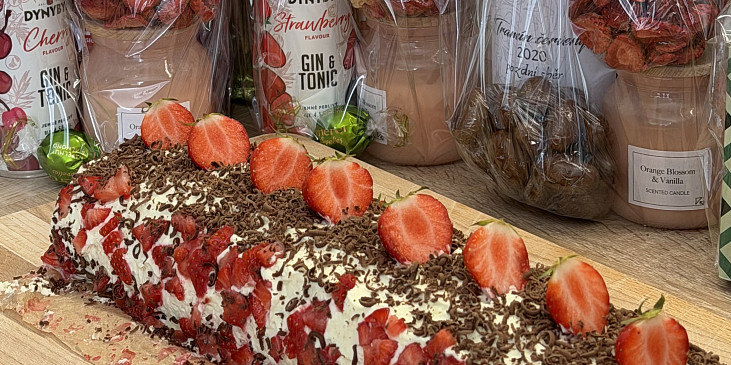 Nadýchaná piškotová roláda (Plněna ovocem🍓🥭)