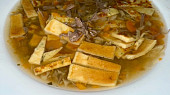 Nedělní srnčí polévka s fritátovými nudlemi
