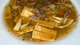 Nedělní srnčí polévka s fritátovými nudlemi
