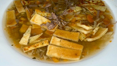 Nedělní srnčí polévka s fritátovými nudlemi