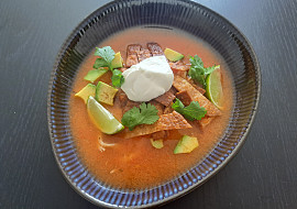 Pikantní aztécká polévka - Sopa azteca