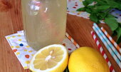 Domácí citronovo-mátová limonáda