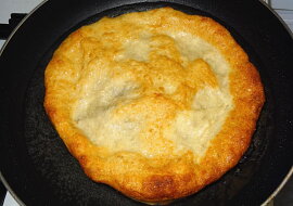 Langoše s vařenými bramborami