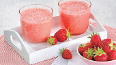 Smoothie s jahodami, meruňkami a banánem