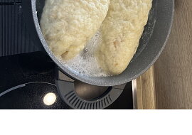Jemné domácí houskové knedlíky (Vždy dva o pěkném průměru.)