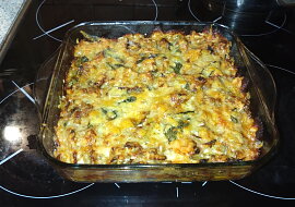 Gratinované farfalle s klíčky mungo a kuřecím masem (Hotové jídlo se zlatavou kůrčičkou, je možné použít funkci grilu na posledních asi 5 minut)