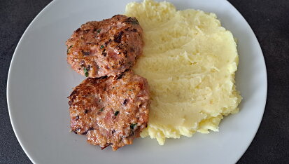 Smetanové karbanátky se slaninou