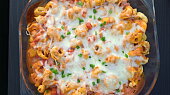 Tortellini zapečené v rajčatové omáčce