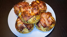 Zapečené plněné housky, bulky, žemle...