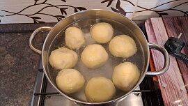 Jahodové knedlíky z tvarohového těsta