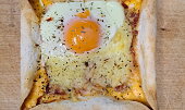 Zapečená tortilla jinak (párky, vejce, šunka, sýr)