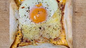 Zapečená tortilla jinak (párky, vejce, šunka, sýr)
