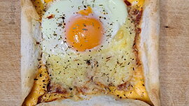 Zapečená tortilla jinak (párky, vejce, šunka, sýr)
