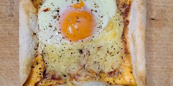 Zapečená tortilla jinak (párky, vejce, šunka, sýr)