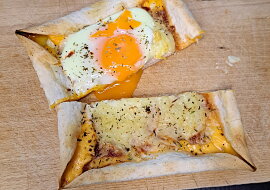 Zapečená tortilla jinak (párky, vejce, šunka, sýr)