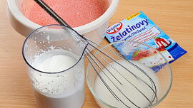 Jahodový nepečený chlebíček