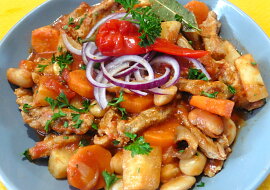 Ragú s vepřovými nudličkami a fazolemi