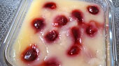 Francouzská třešňová bublanina (Clafoutis) (Já ji měla moc řídkou (asi kvůli použití mražených třešní), tak jsem musela přemístit do misky. Ale i tak byla moc dobrá :))