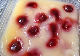 Francouzská třešňová bublanina (Clafoutis) (Já ji měla moc řídkou (asi kvůli použití mražených třešní), tak jsem musela přemístit do misky. Ale i tak byla moc dobrá :))