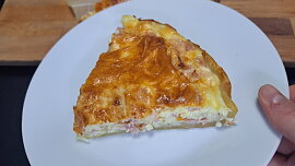 Slaný sýrovo-šunkový koláč