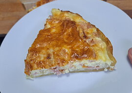Slaný sýrovo-šunkový koláč