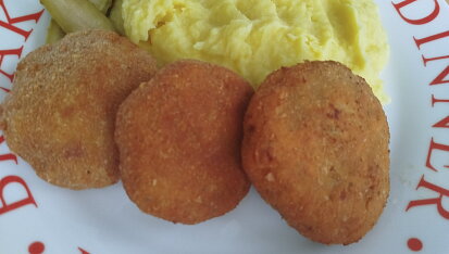 Holandské řízky, Nevím jak se sem dávají fotky ale snad to vidite.Domácí okurky prostě mňam 😋