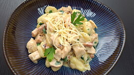 Krémové gnocchi s kuřecím masem a slaninou