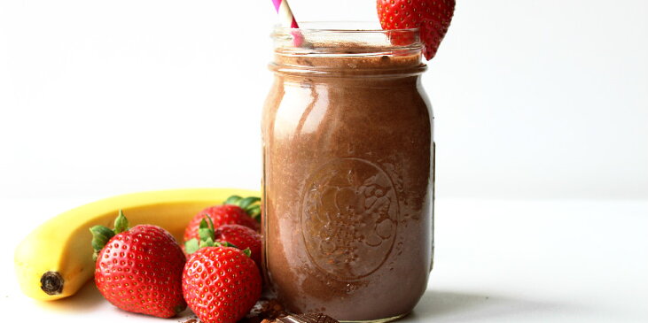 Čokoládové smoothie s jahodami