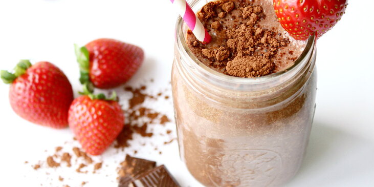 Čokoládové smoothie s jahodami