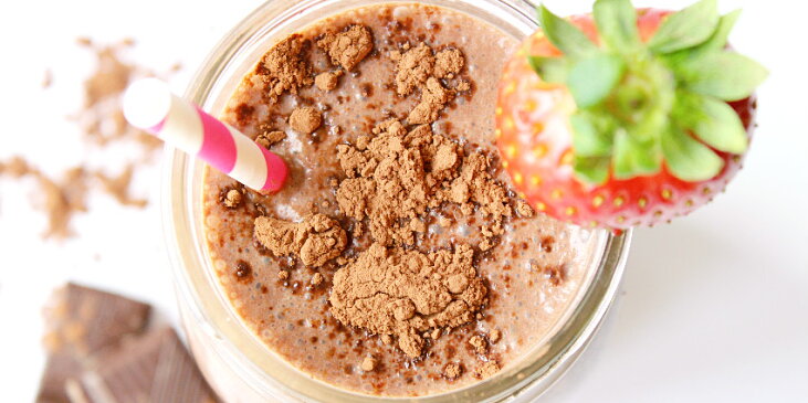 Čokoládové smoothie s jahodami
