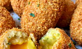 Bramborové krokety plněné sýrem