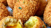 Bramborové krokety plněné sýrem