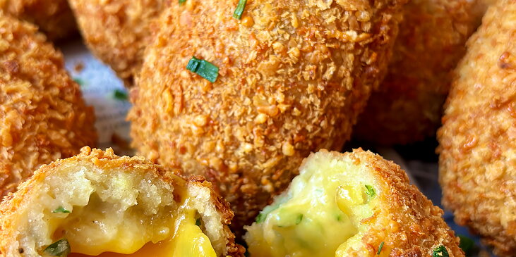 Bramborové krokety plněné sýrem
