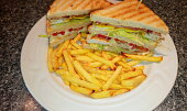 Club Sandwich s hranolkami