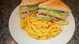 Club Sandwich s hranolkami