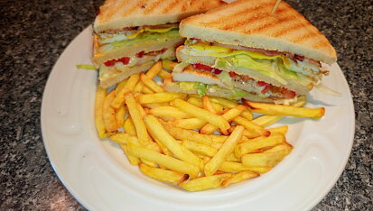 Club Sandwich s hranolkami