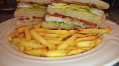 Club Sandwich s hranolkami