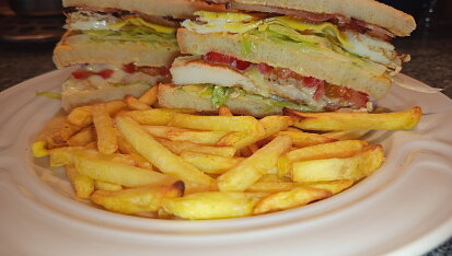 Club Sandwich s hranolkami