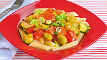 Penne s cuketou a olivami