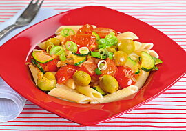 Penne s cuketou a olivami