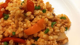 Bulgur s paprikami a ljutenicí