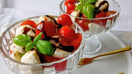 Caprese salát