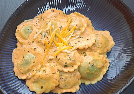 Rychlé tortellini ve smetanovo-pestové omáčce