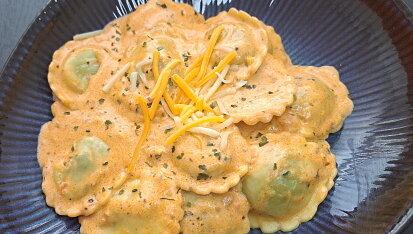 Rychlé tortellini ve smetanovo-pestové omáčce