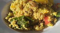 Bulgur se zeleninou, žampiony a koprem