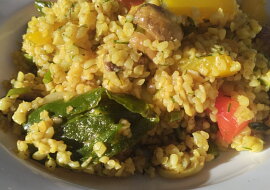 Bulgur se zeleninou, žampiony a koprem