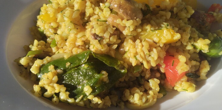 Bulgur se zeleninou, žampiony a koprem