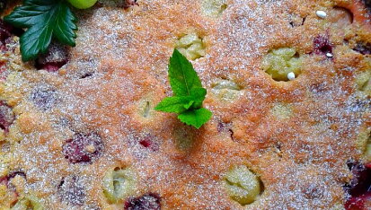 Clafoutis s angreštem a malinami